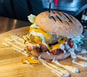 100% Beef Burger afhalen bij 't Knooppunt in Havelte
