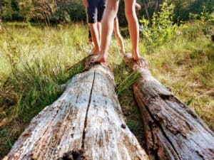 Kinderyoga in de natuur.