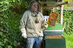 Imker Lhee honing streekproduct