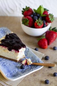 Cheesy vegan cheesecake