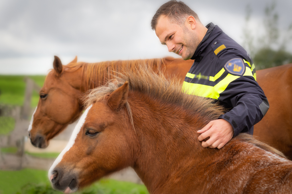 Agent doet traumaverwerking met Redbull en Start